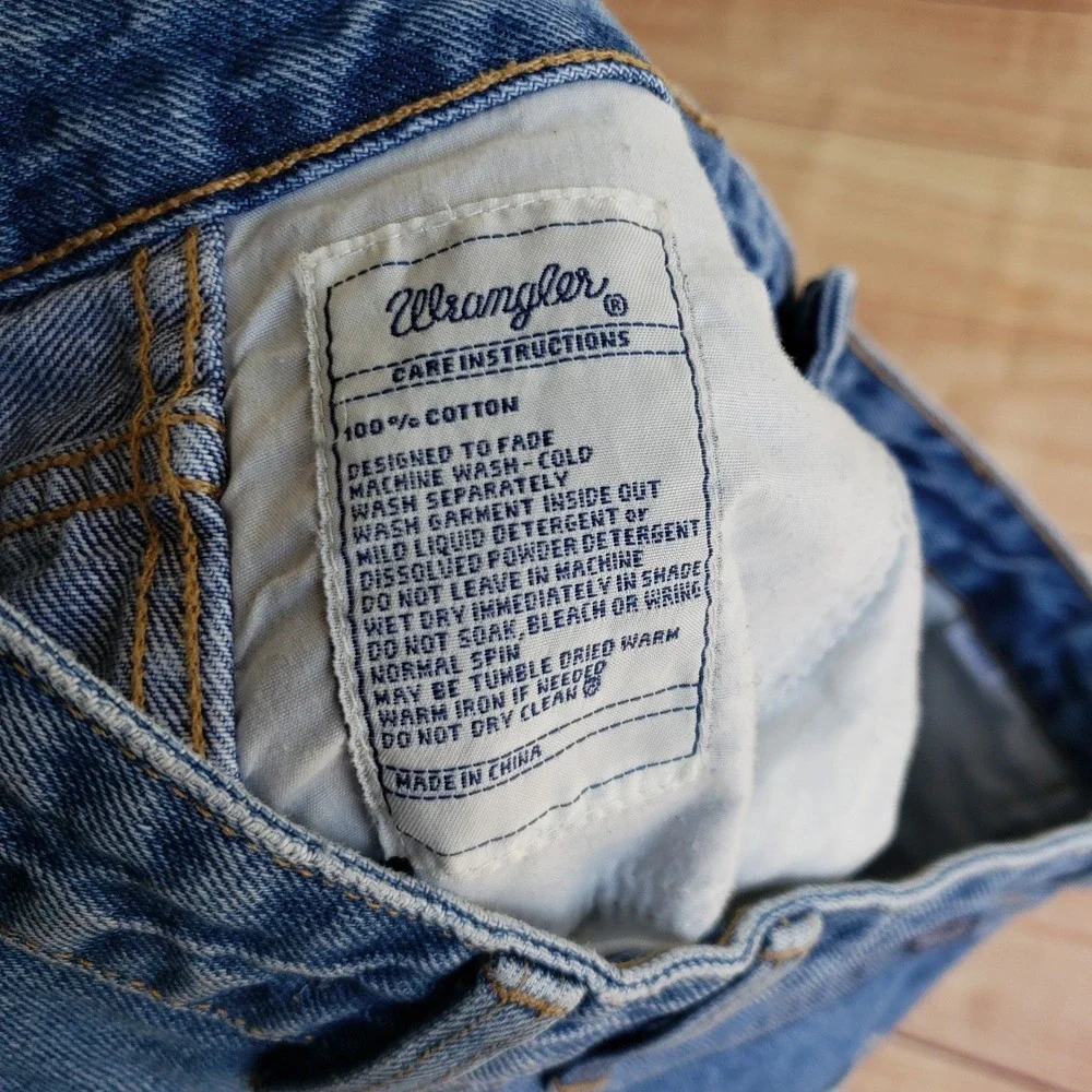 Wrangler Drew Denim Shorts Womens 12‎ Blue High Rise Raw Hem Cutoff Medium Wash